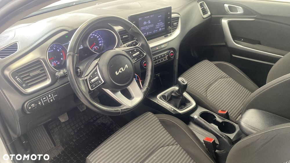 Kia Ceed 1.5 T-GDI M - 10