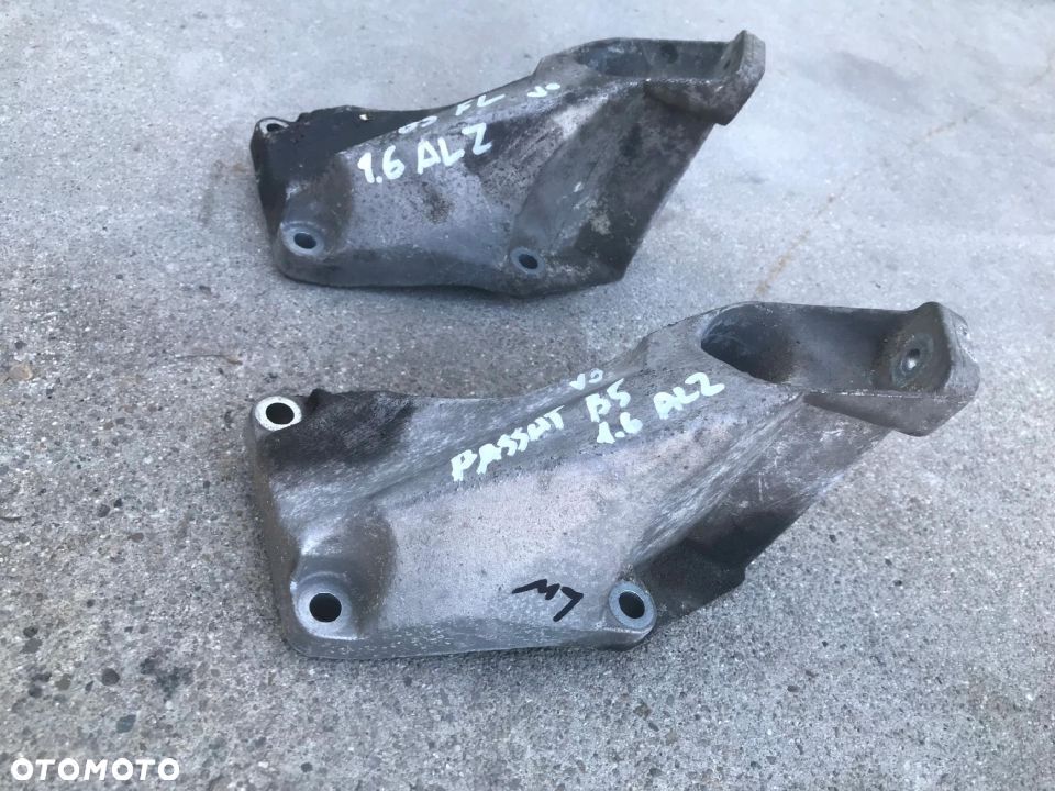 Łapa silnika Vw PASSAT B5 AUDI 1.6b wspornik mocowanie ALTERNATORA SPRĘŻARKI - 12