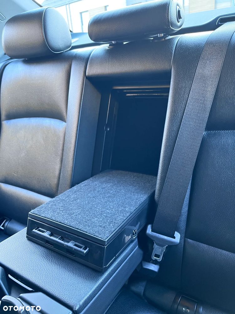BMW Seria 5 520d - 27