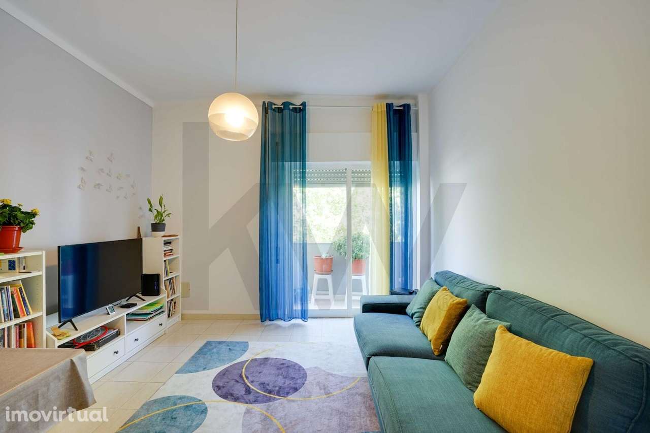 Apartamento T2 renovado e mobilado no centro da Moita - Grande imagem: 2/23