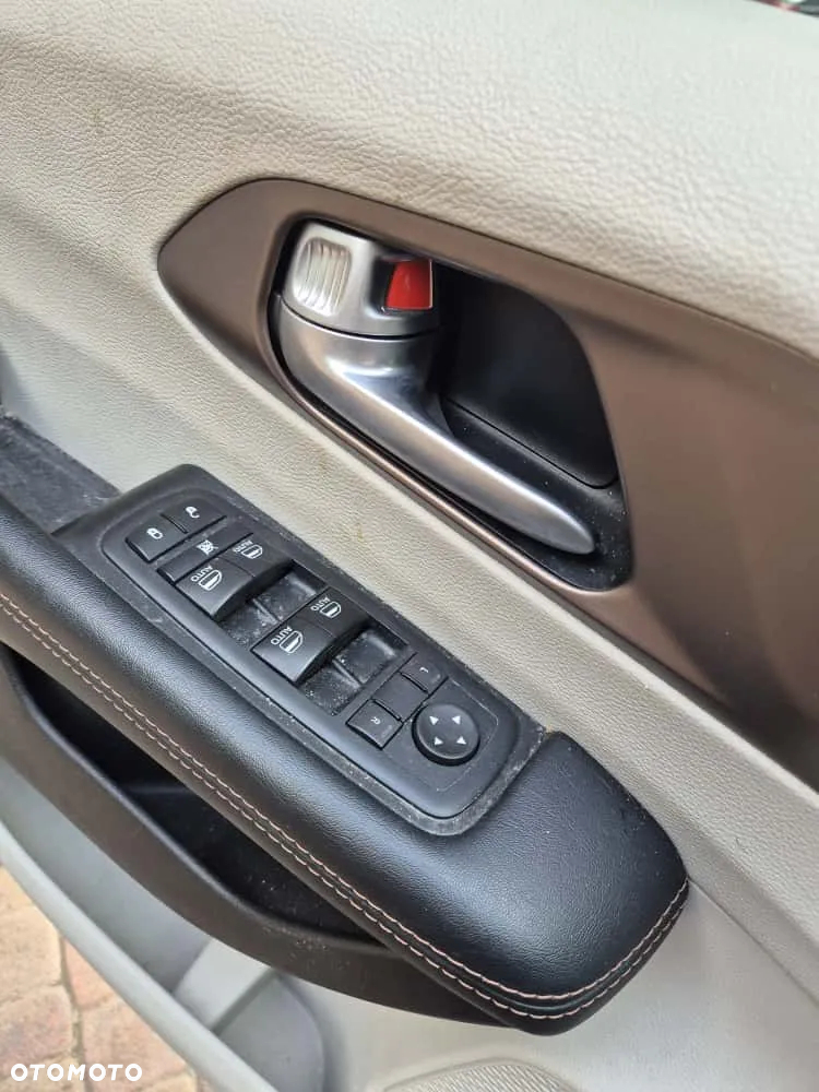Chrysler Pacifica - 6