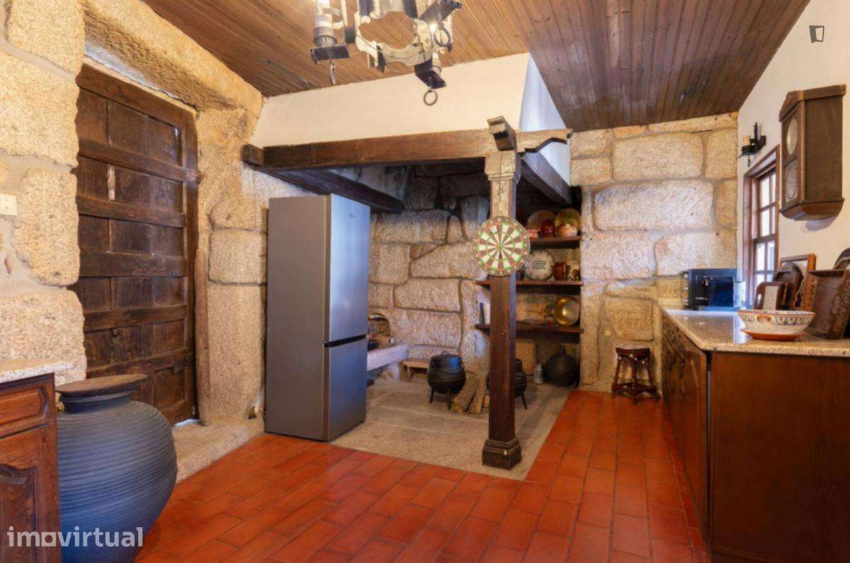 Casa com 5 quartos - localizado em Vila real - Grande imagem: 2/49