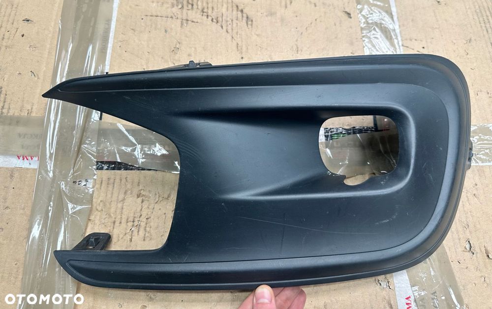 kratka ramka zderzaka halogenu prawa citroen c4 picasso ii 2 9814362780 - 4