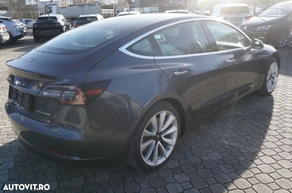Tesla Model 3 Long Range - 3