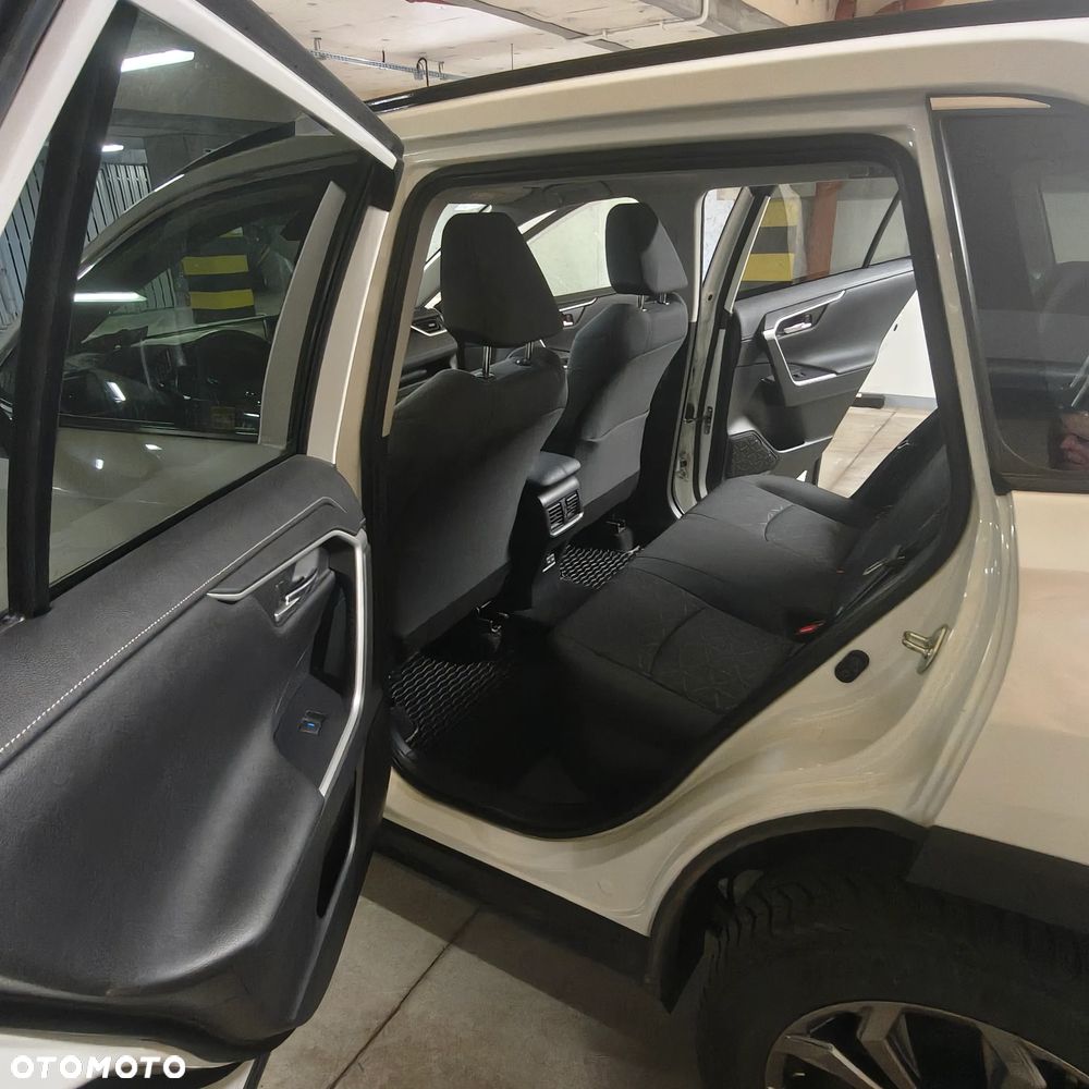 Toyota RAV4 - 10
