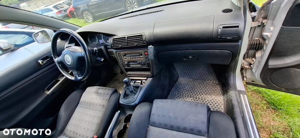 Volkswagen Passat - 11