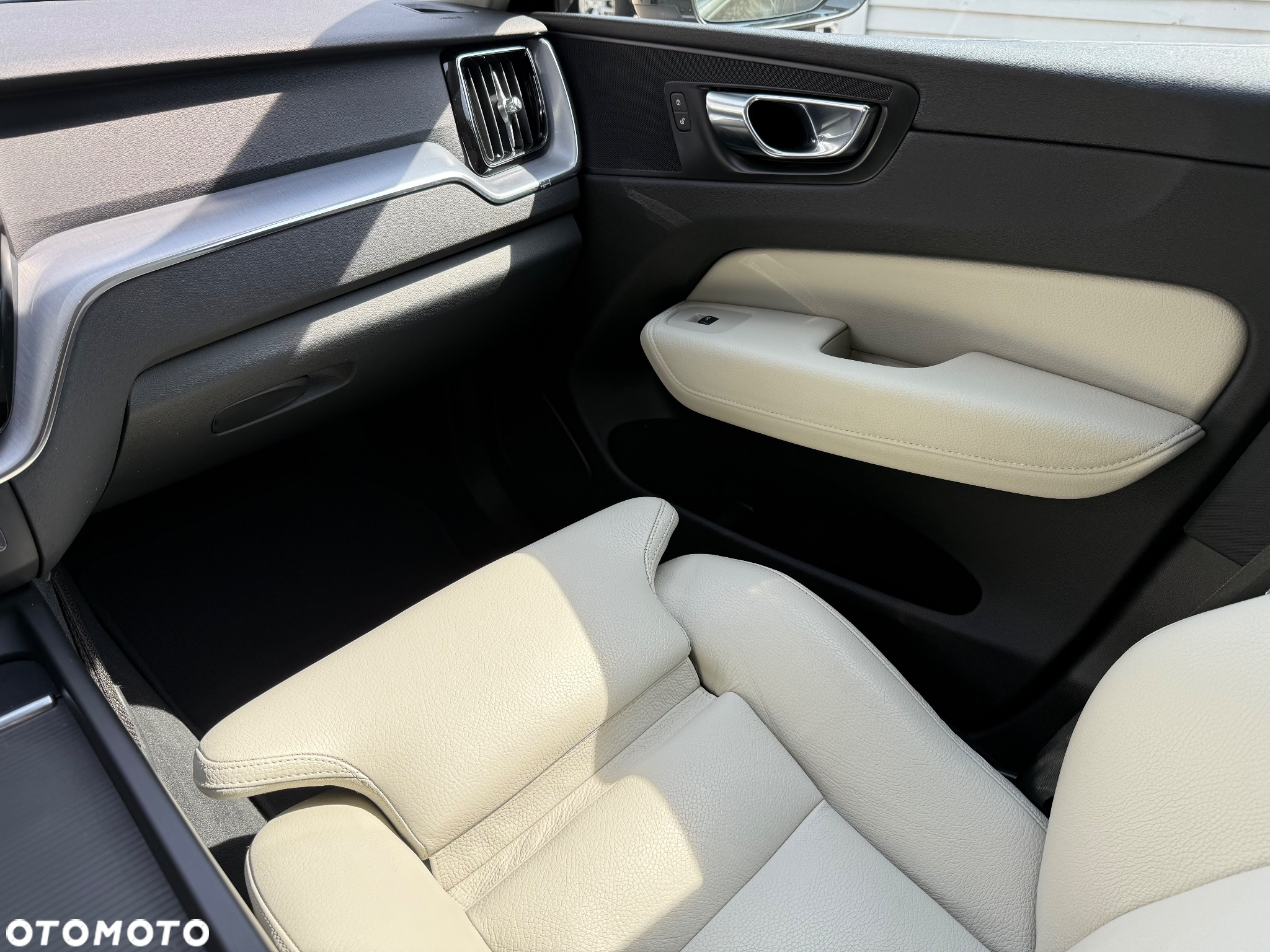 Volvo XC 60 D4 Geartronic Momentum Pro - 24