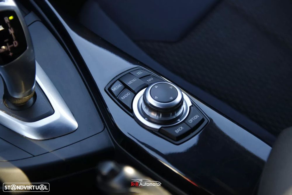 BMW 118 dA Line Sport - 25