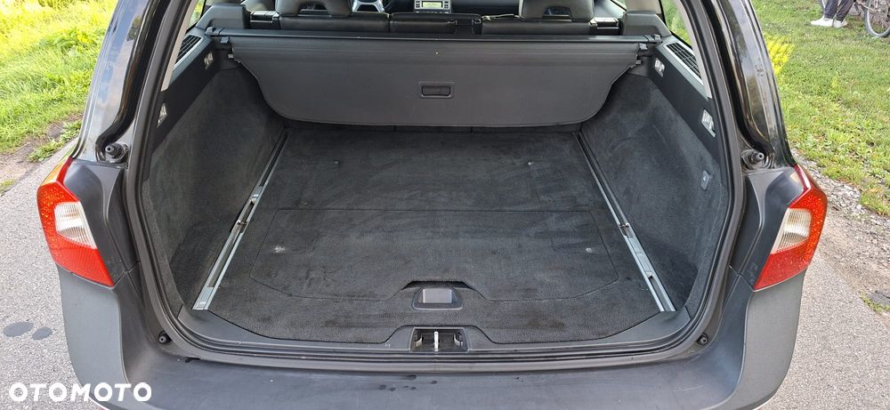 Volvo XC 70 2.4D AWD Kinetic - 32