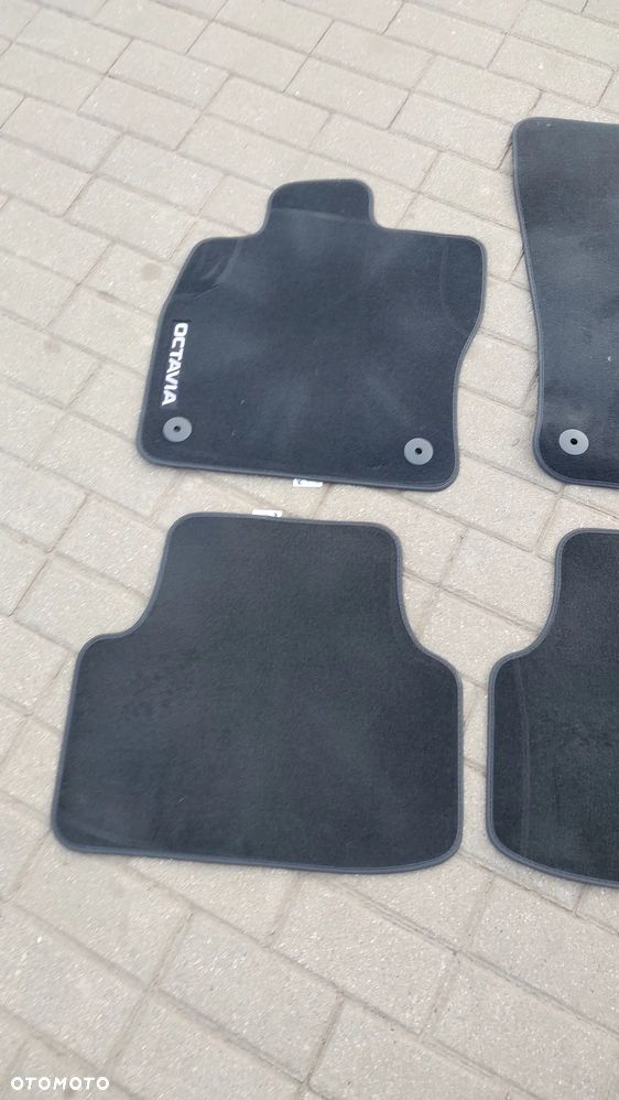 DYWANIKI WELUROWE SKODA OCTAVIA ORG 5E1061404C - 2