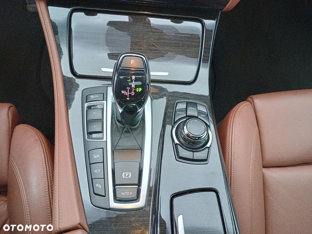 BMW Seria 5 550i xDrive - 20