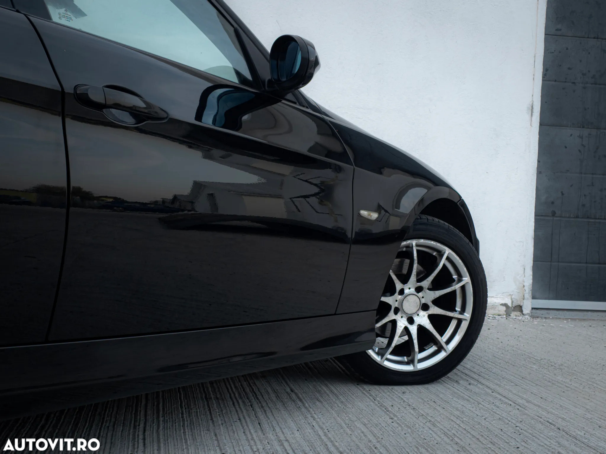 BMW Seria 3 320d DPF Touring - 11