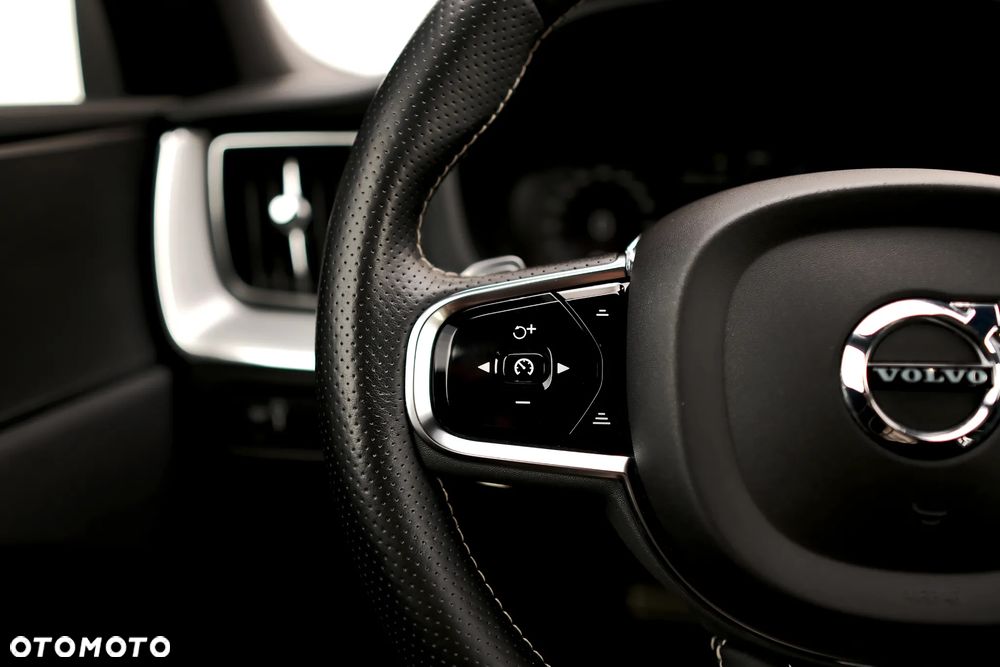 Volvo XC 60 T6 AWD Geartronic RDesign - 23