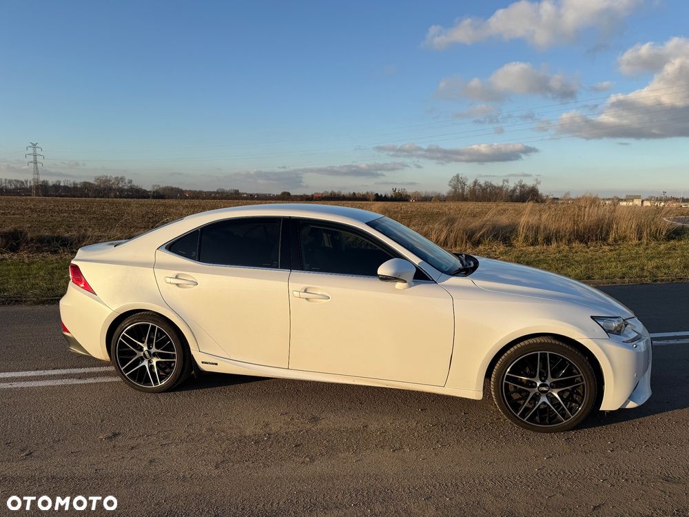 Lexus IS 300h Elite - 4