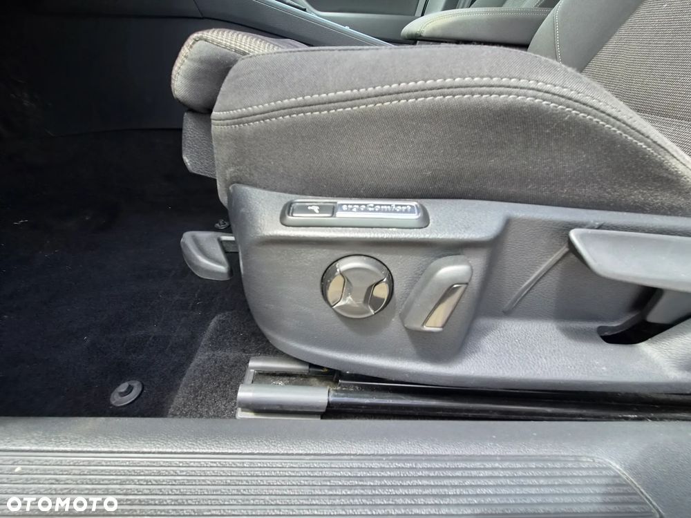 Volkswagen Passat 2.0 TDI SCR DSG Comfortline - 12