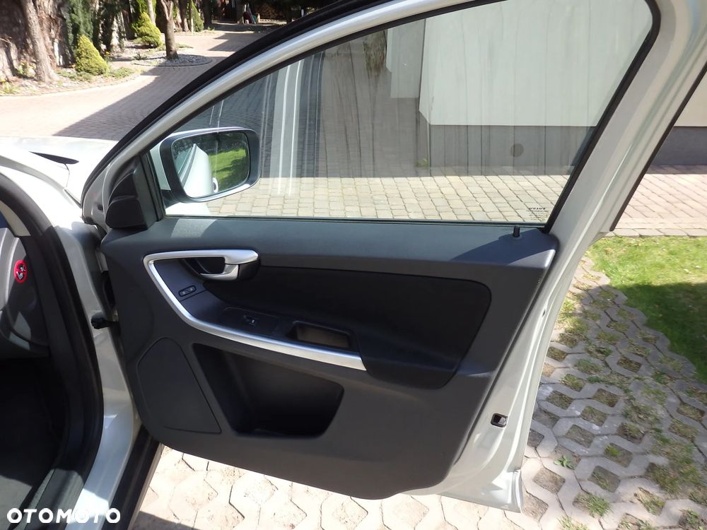 Volvo XC 60 2.4D DRIVe - 17