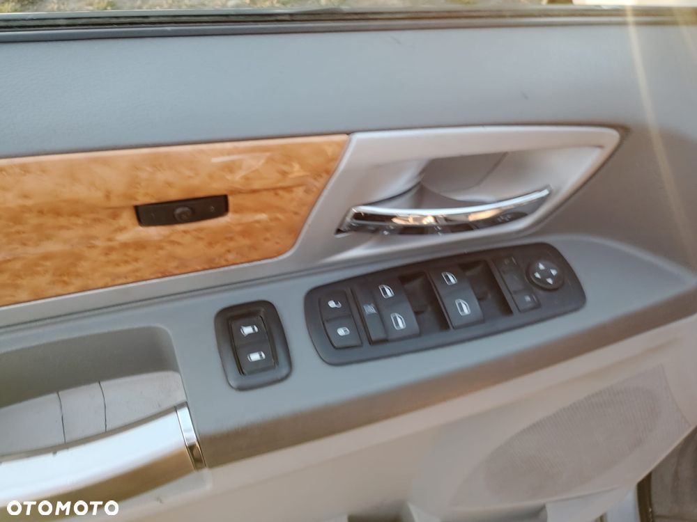 Chrysler Town & Country - 12