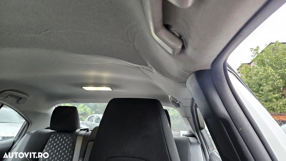 Toyota Corolla Sedan 1.8 HSD Business - 26