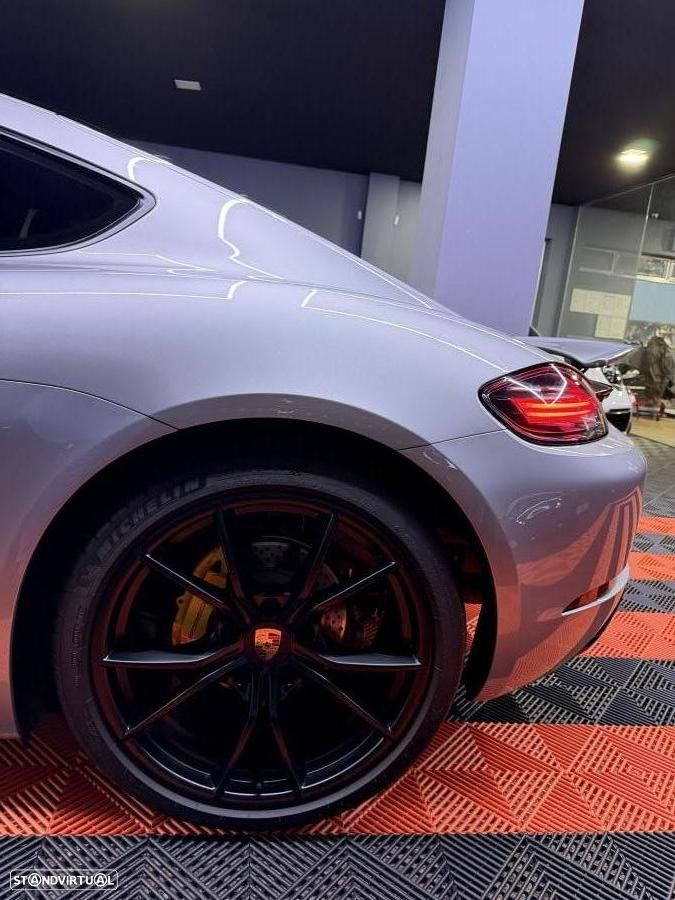 Porsche 718 Cayman - 22