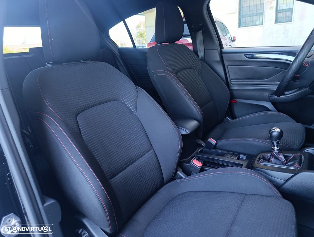 Ford Focus 1.0 EcoBoost MHEV ST-Line X - 10