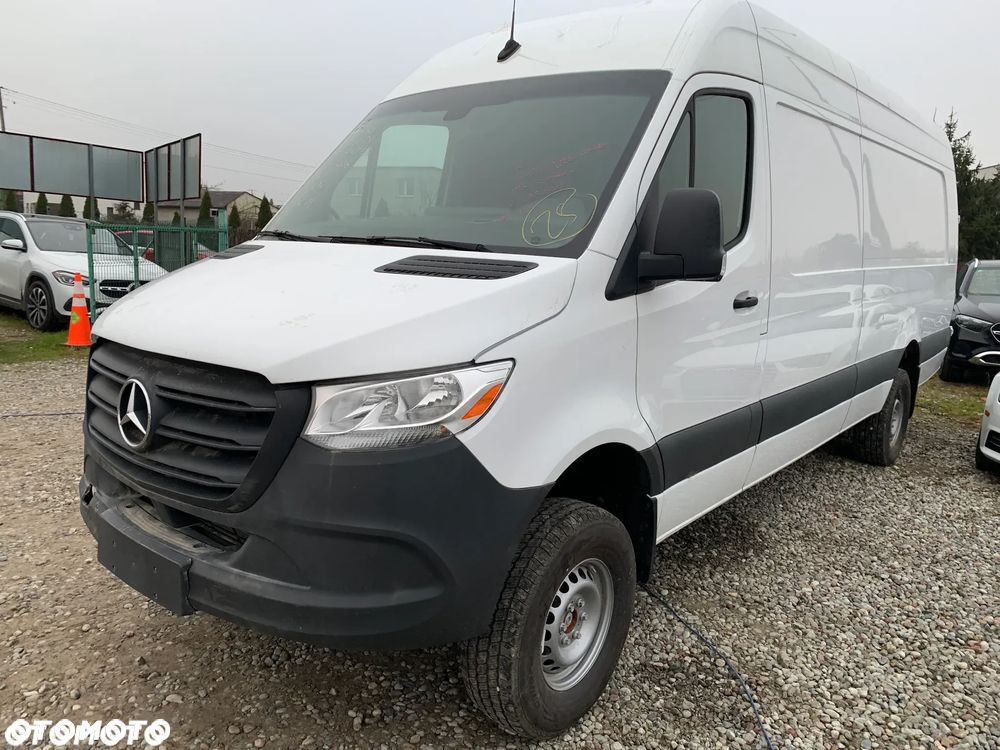 Mercedes-Benz Sprinter - 13