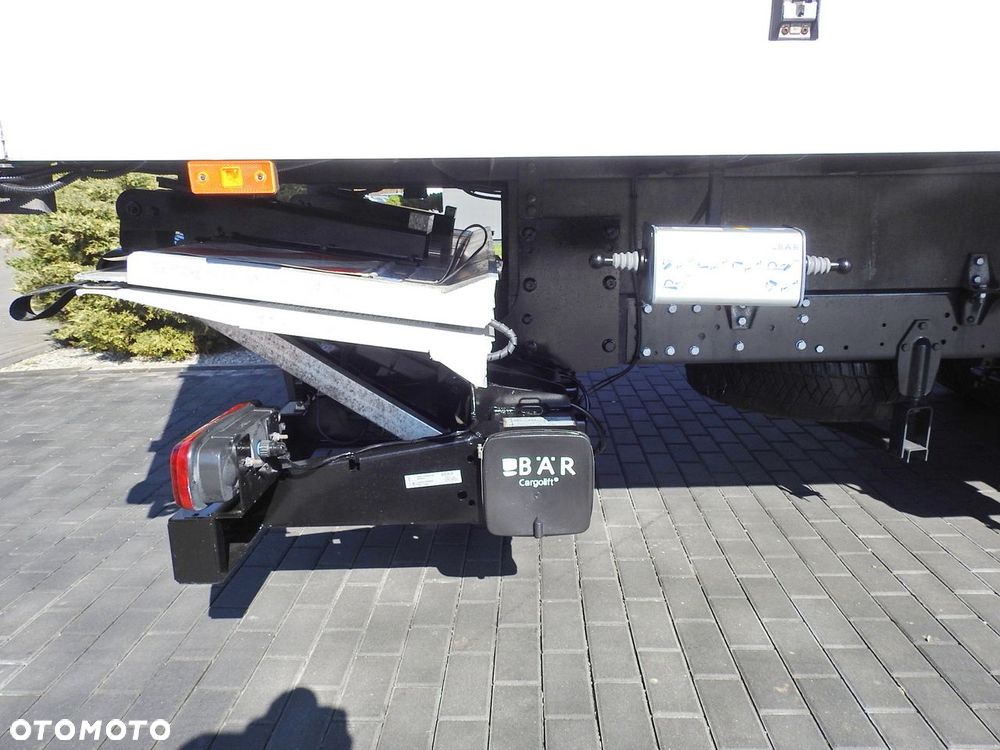 Iveco DAILY 70C18 KONTENER WINDA 14 PALET WEBASTO TEMPOMAT NAWIGACJA LEDY BLIŹNIACZE KOŁA KLIMATYZACJA  180KM - 24