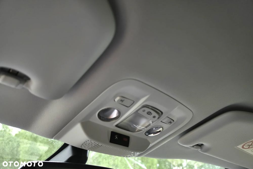 Peugeot 2008 BlueHDi 130 EAT8 GT Pack - 27