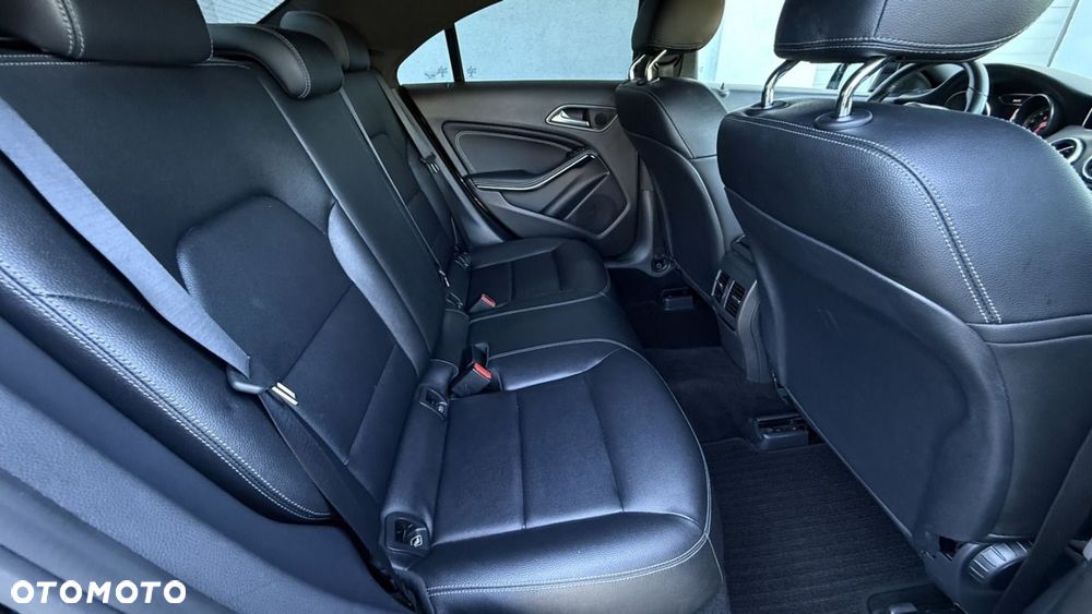 Mercedes-Benz CLA 200 7G-DCT Urban - 34