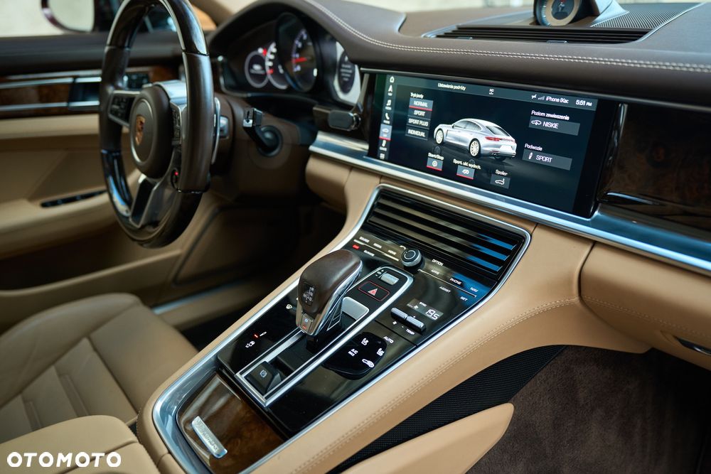 Porsche Panamera 4S - 38