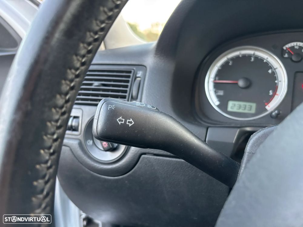 VW Golf 1.9 TDi 25 Anos - 14