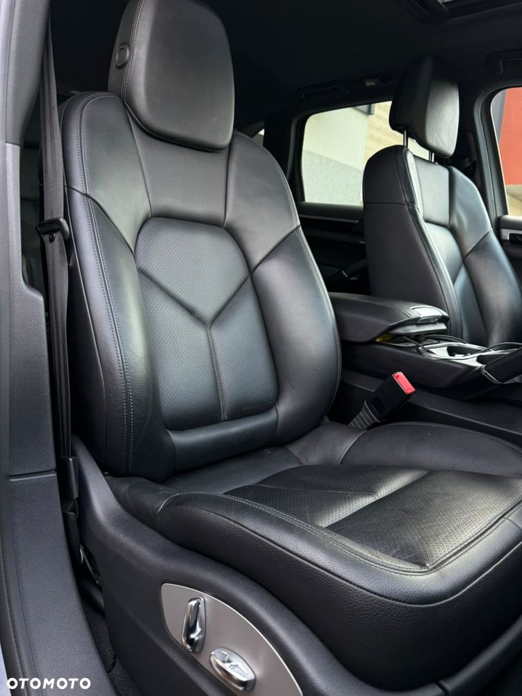 Porsche Cayenne Standard - 24