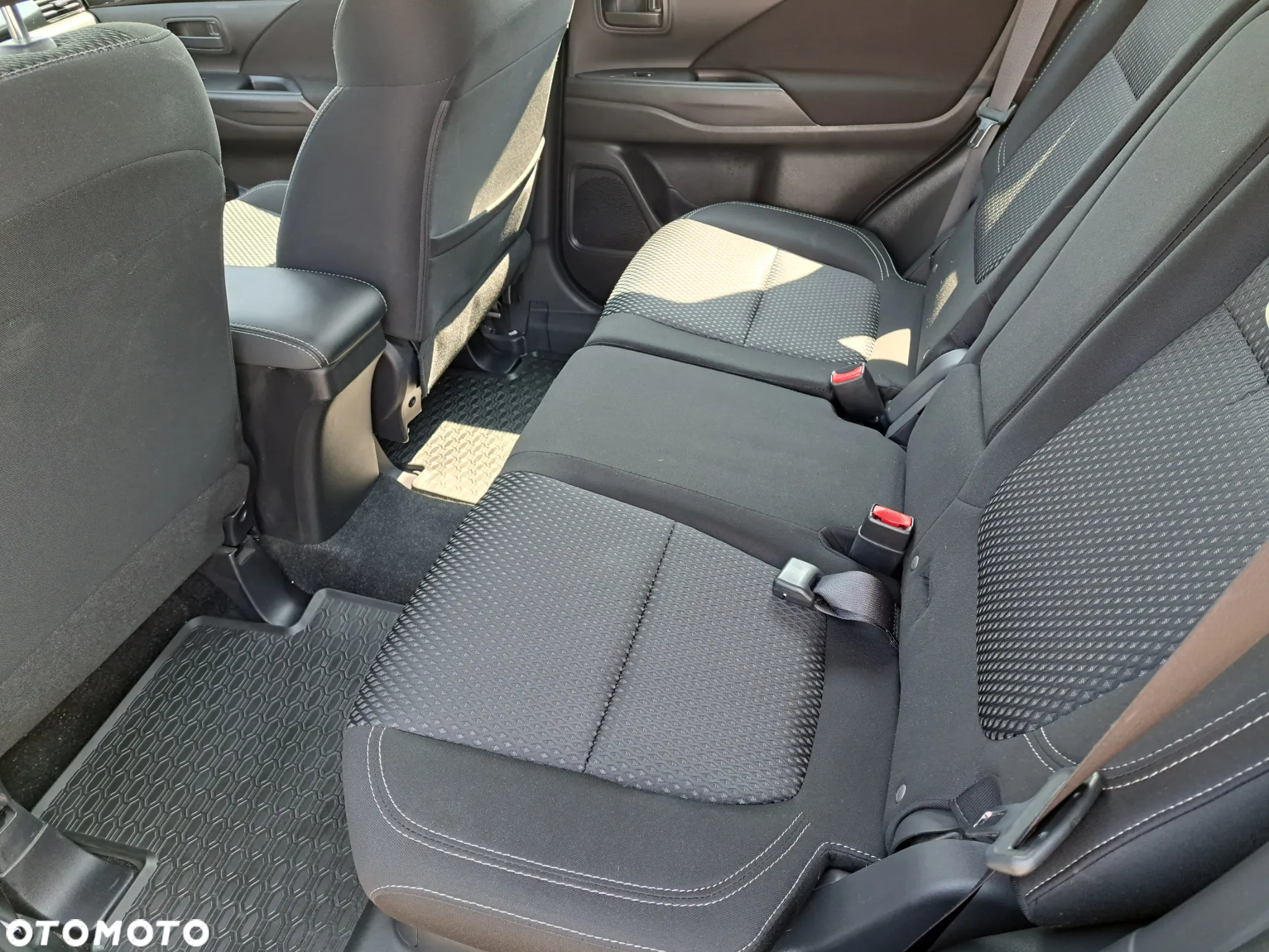 Mitsubishi Outlander 2.0 Invite + 2WD - 10