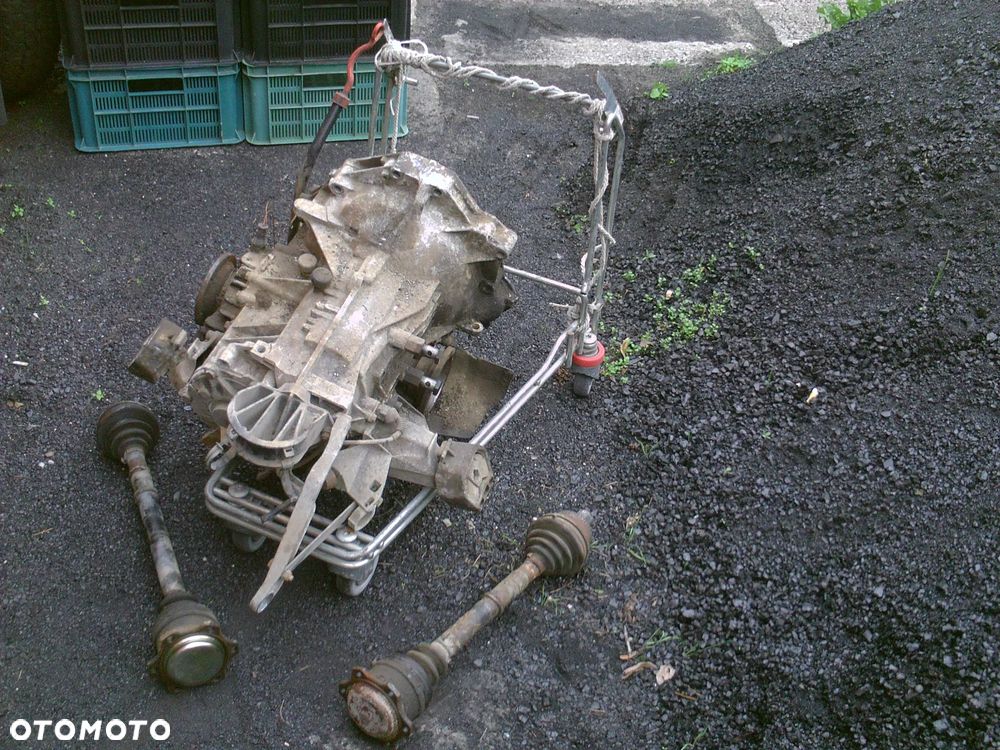 Audi 100 c3 c4 zderzak fotele drzwi klapa lampy kanapa wnetrze boczki kokpit i inne silnik 1,8 oraz 2,3benzyna - 22