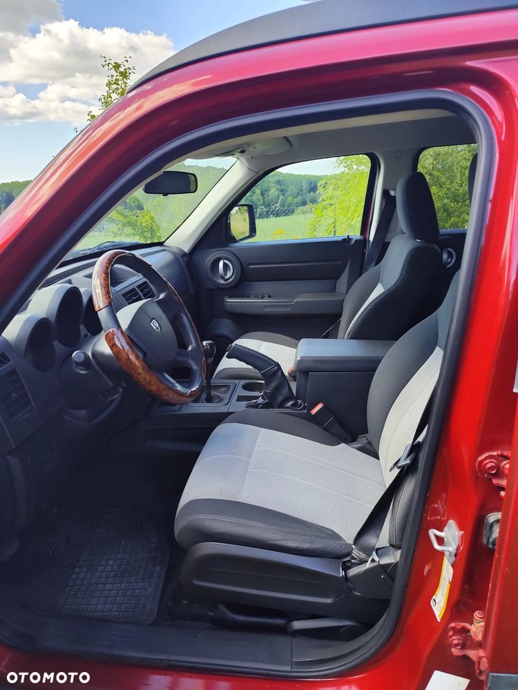 Dodge Nitro 2.8 CRD SE - 11