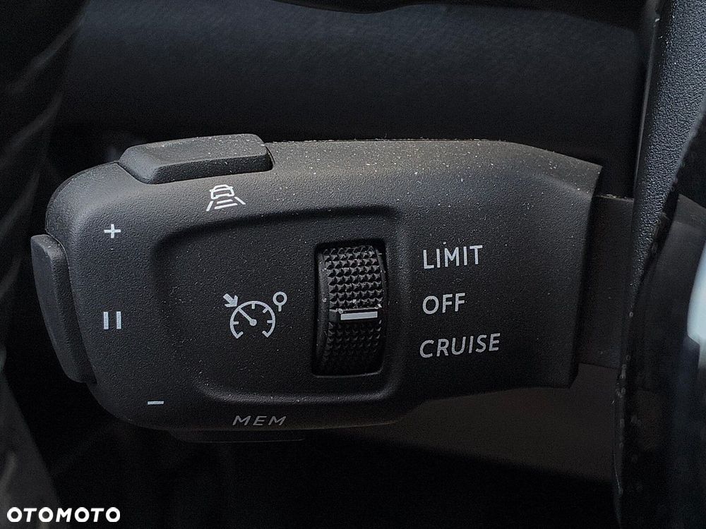 Peugeot 2008 1.2 PureTech Allure S&S EAT8 - 18