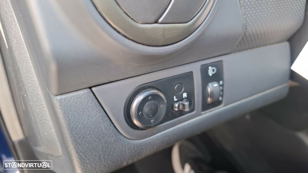 Chevrolet Aveo ver-1-2-16v-confort - 17