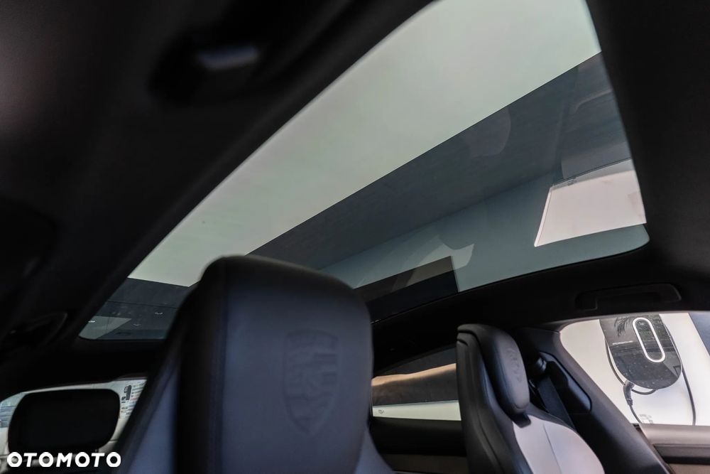 Porsche Taycan 105kWh 4S Black Edition - 36