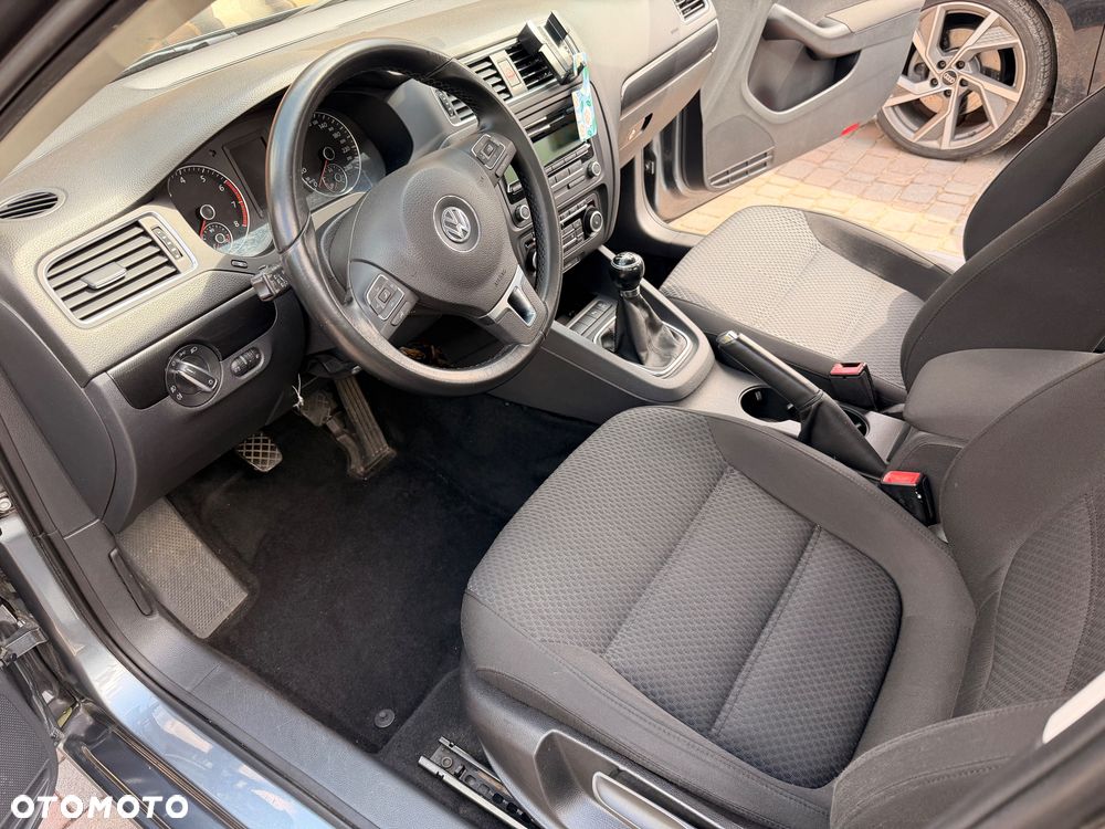 Volkswagen Jetta - 24