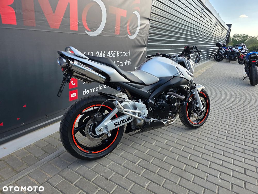 Suzuki GSR - 3