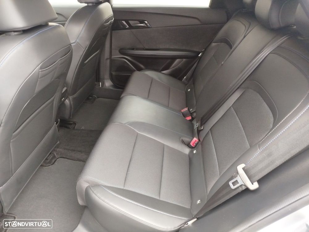 MG MG4 64 kWh Luxury - 40