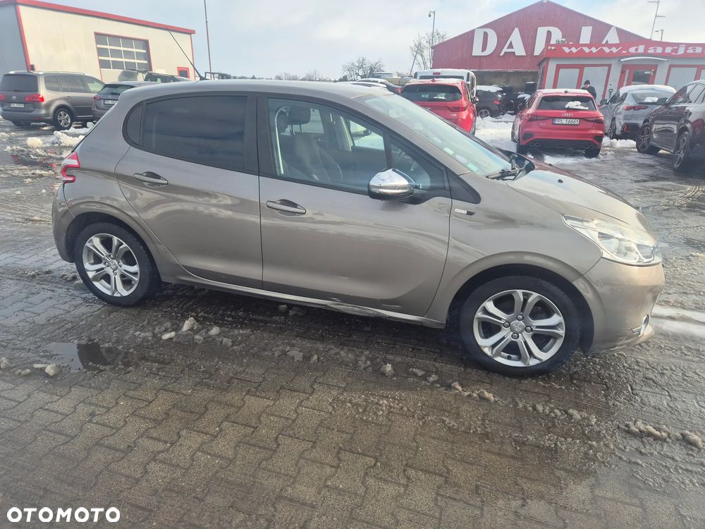 Peugeot 208 82 PureTech Style - 1