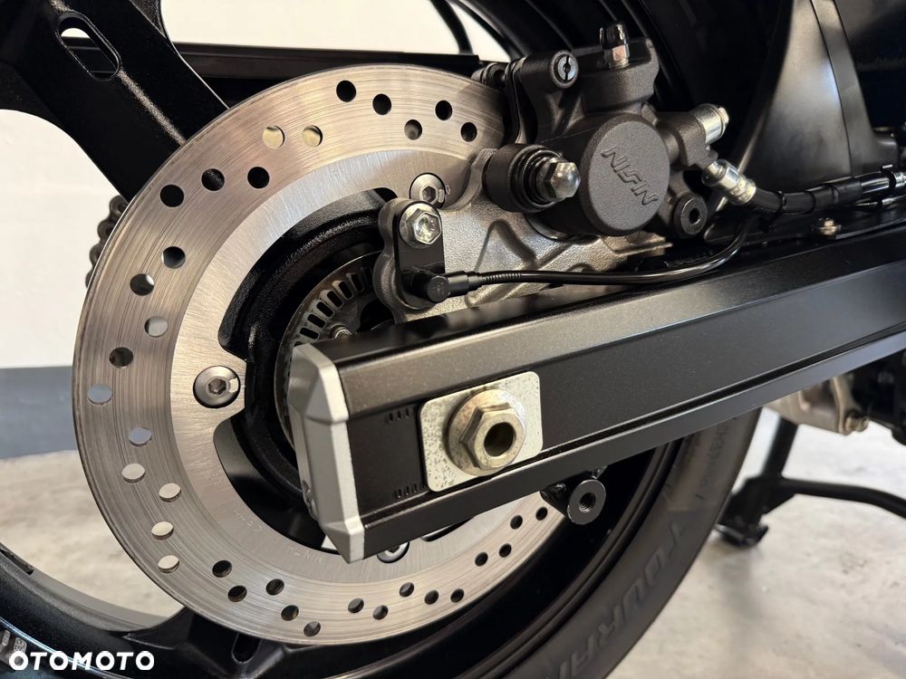 Suzuki V-STROM - 16