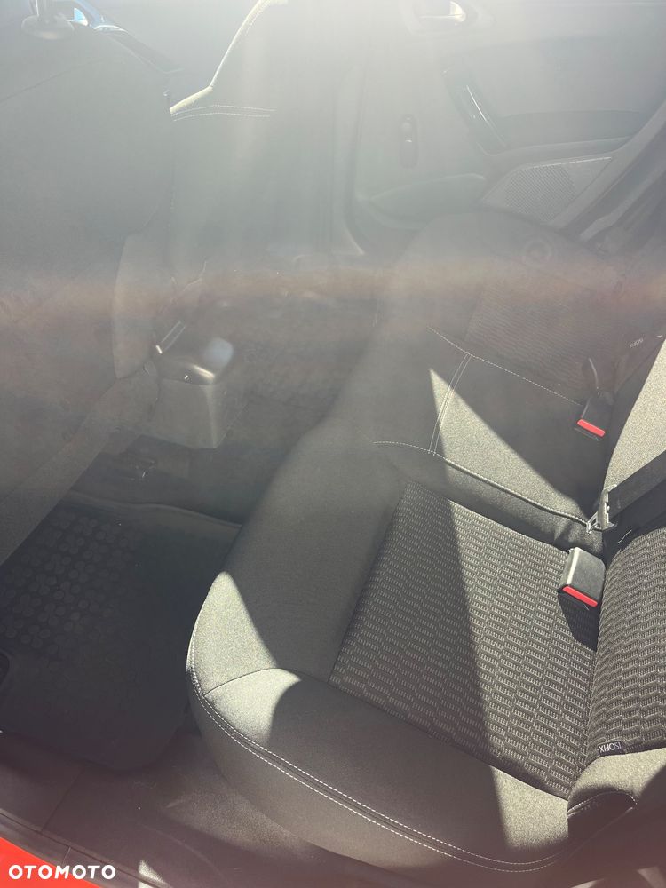 Peugeot 208 - 7