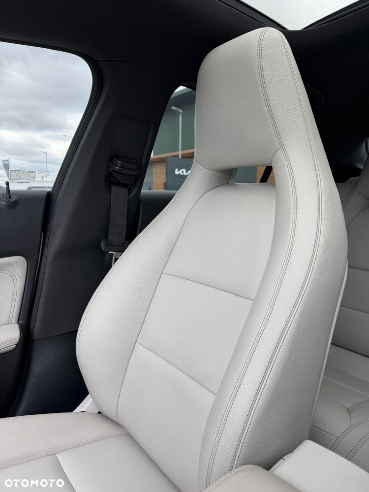 Mercedes-Benz CLA 250 4-Matic AMG Line - 9