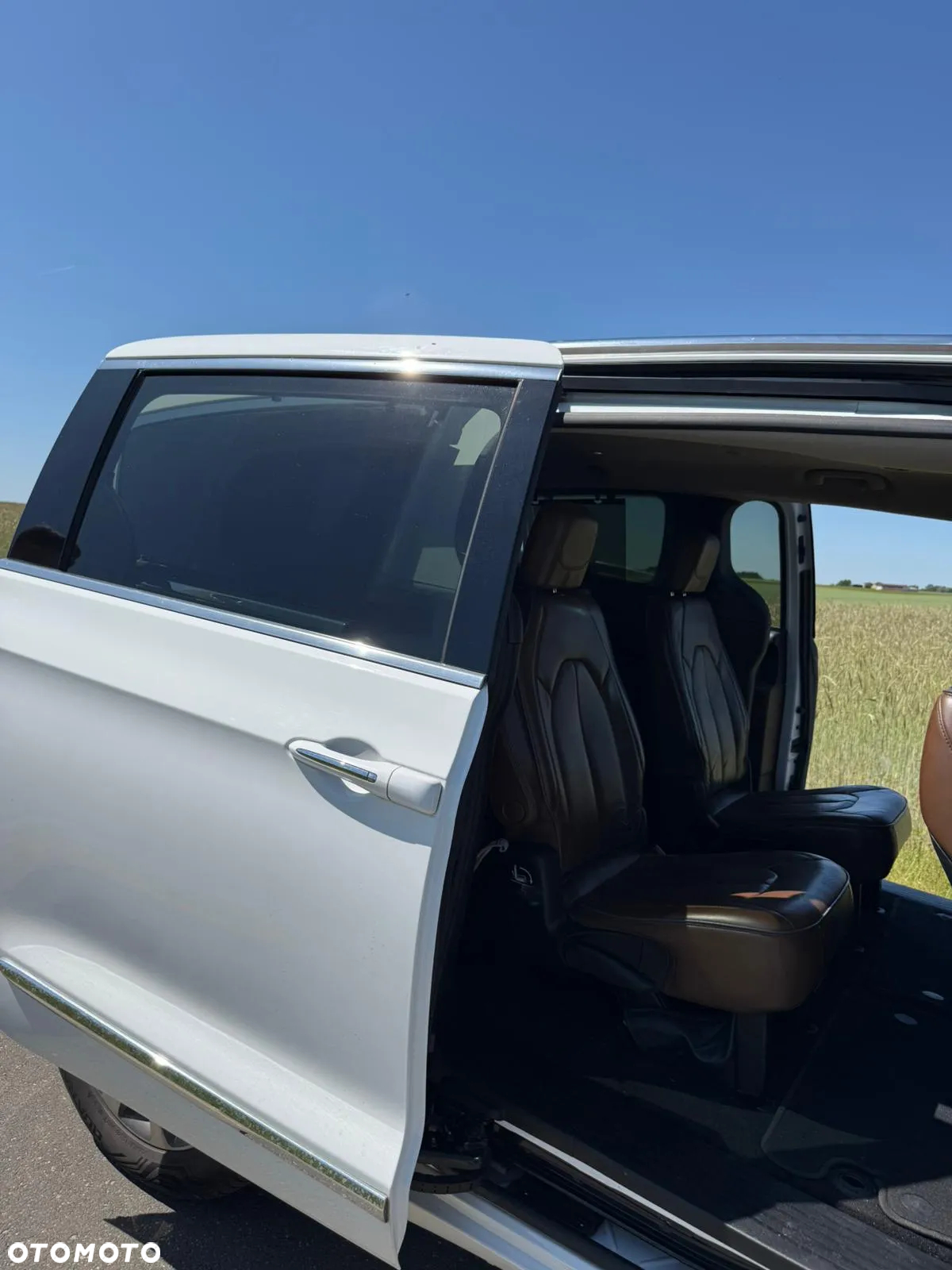 Chrysler Pacifica - 16