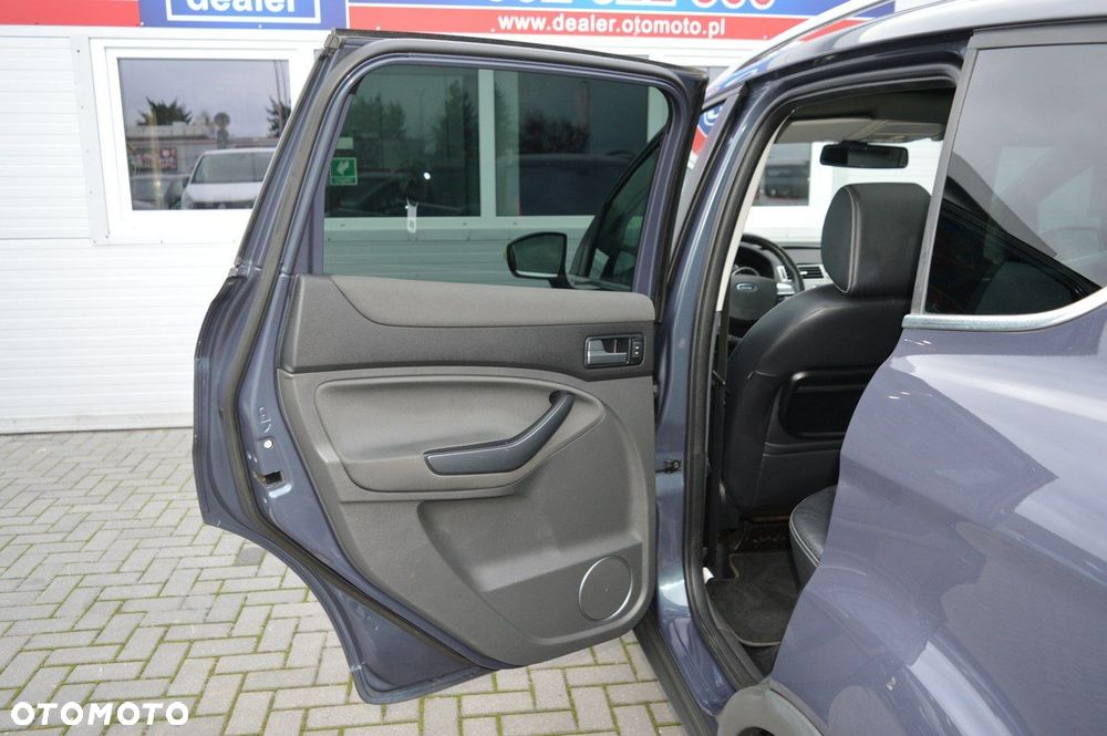 Ford Kuga 2.0 TDCi 2x4 Titanium - 35