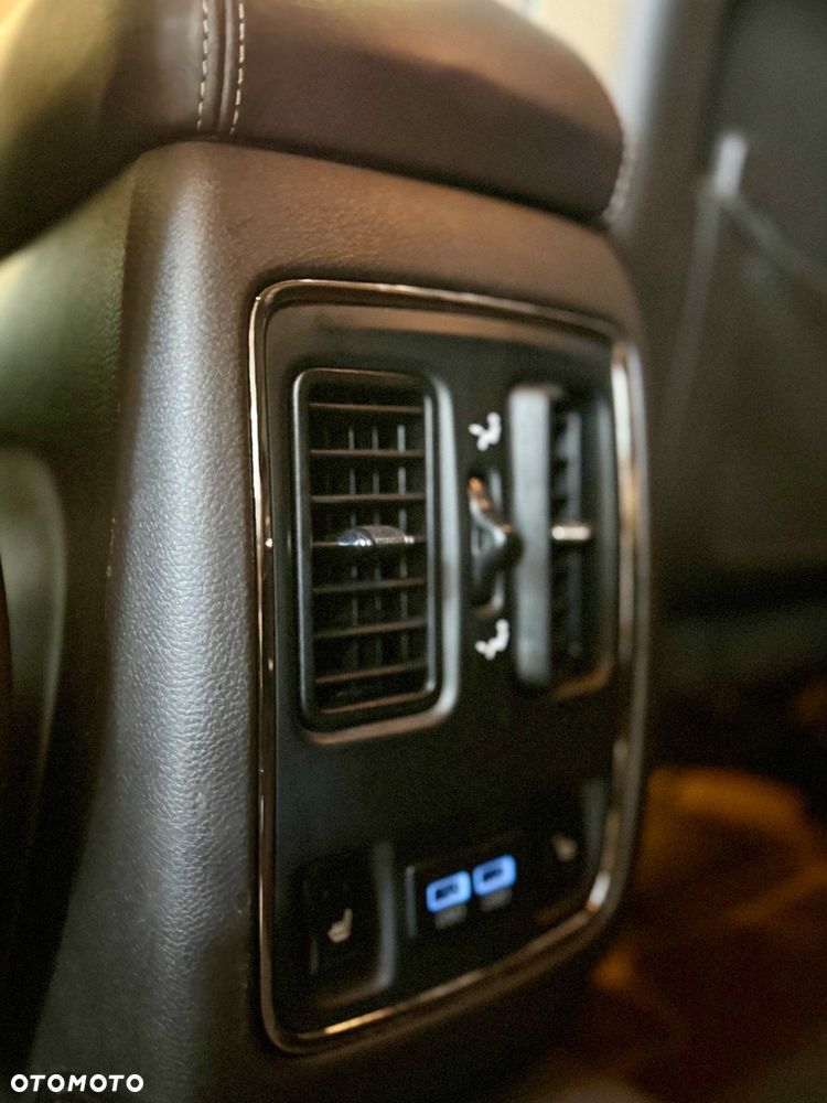 Jeep Grand Cherokee 5.7 V8 Overland Summit EU6 - 39