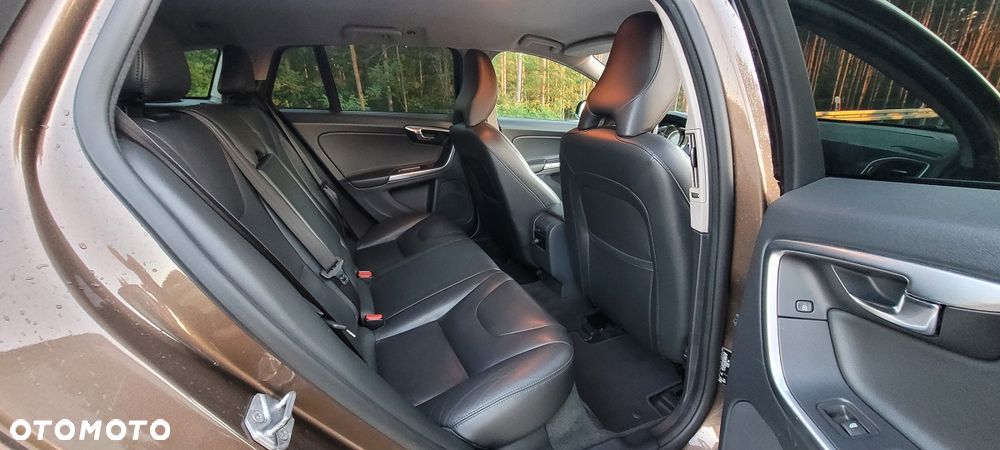 Volvo V60 Cross Country - 8