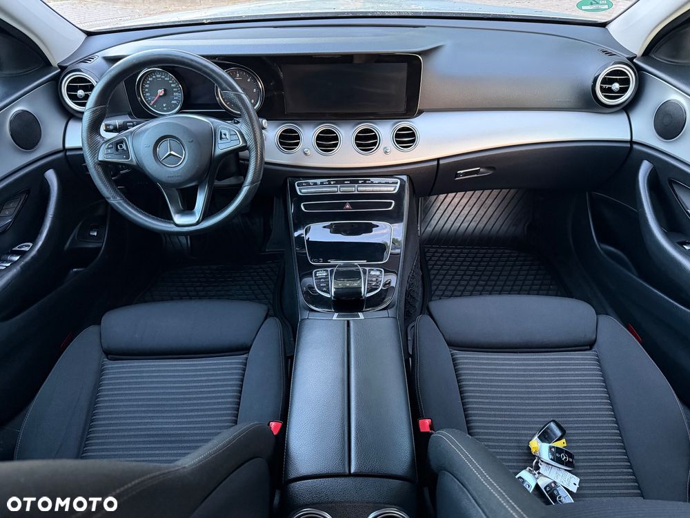 Mercedes-Benz Klasa E 220 d 9G-TRONIC - 10