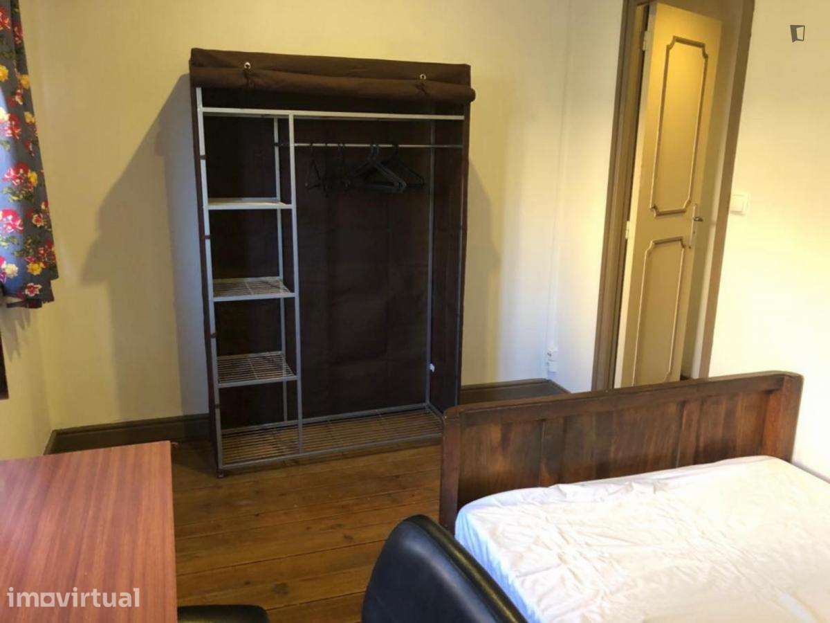 Casa com 2 quartos - localizado em Paranhos Porto - Grande imagem: 3/13
